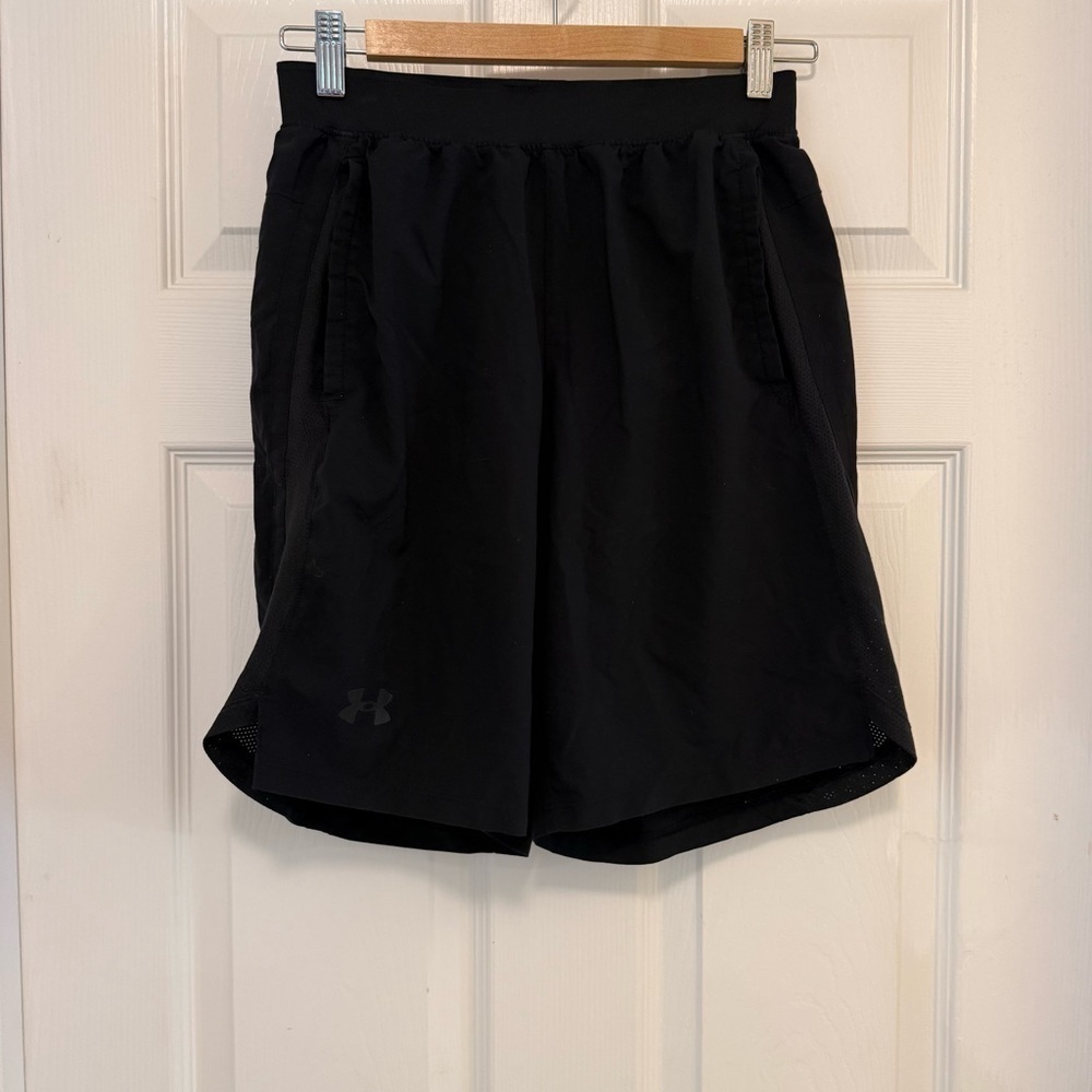 EUC Under Armour Launch Run 9" Shorts